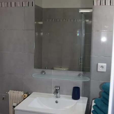 Appartement Juan Les Pins 2 Min Des Plages De Sable Antibes